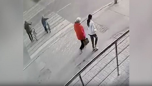 Жёсткое ДТП с байкером, женщиной и ребёнком в Подмосковье попало на видео
