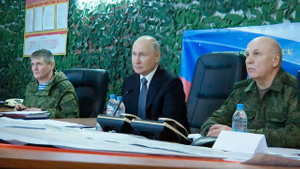 Лайф публикует кадры посещения Путиным штаба группировки войск "Днепр" и Нацгвардии "Восток" в ЛНР