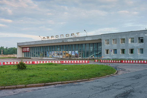 Дрон упал на территории аэропорта имени княгини Ольги в Пскове