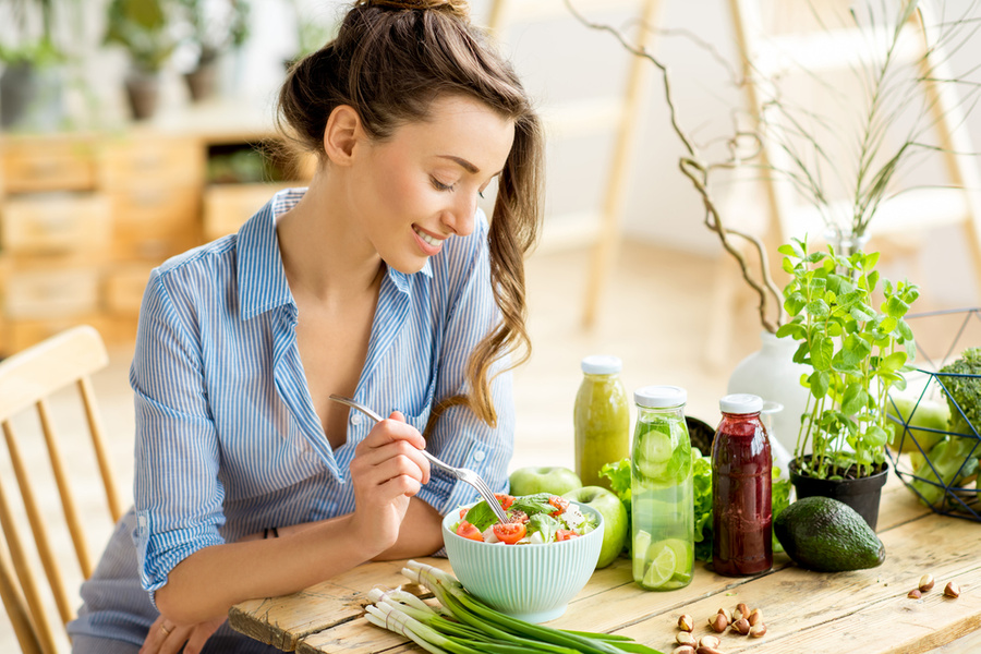 У пациентов с акне наблюдаются улучшения при переходе на растительную пищу, но сидеть на такой диете больше полугода нельзя. Фото © Shutterstock