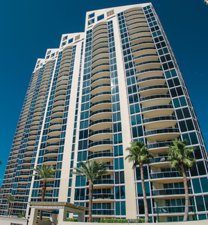 The Pinnacle Condominium Association расположен прямо на берегу океана. Фото © pinnacle-condo.com