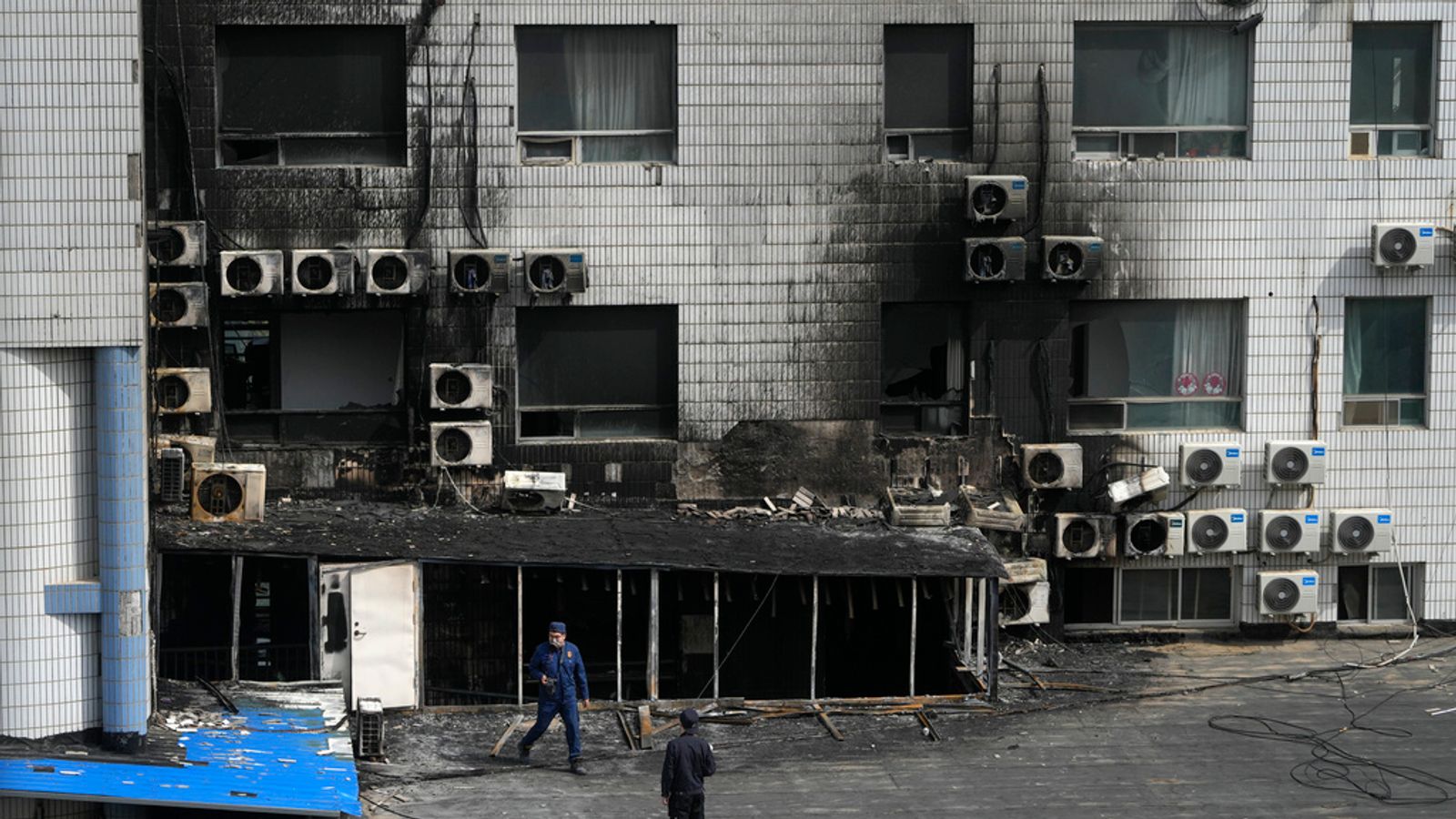 Почти 30 человек погибло в результате пожара в больнице Пекина