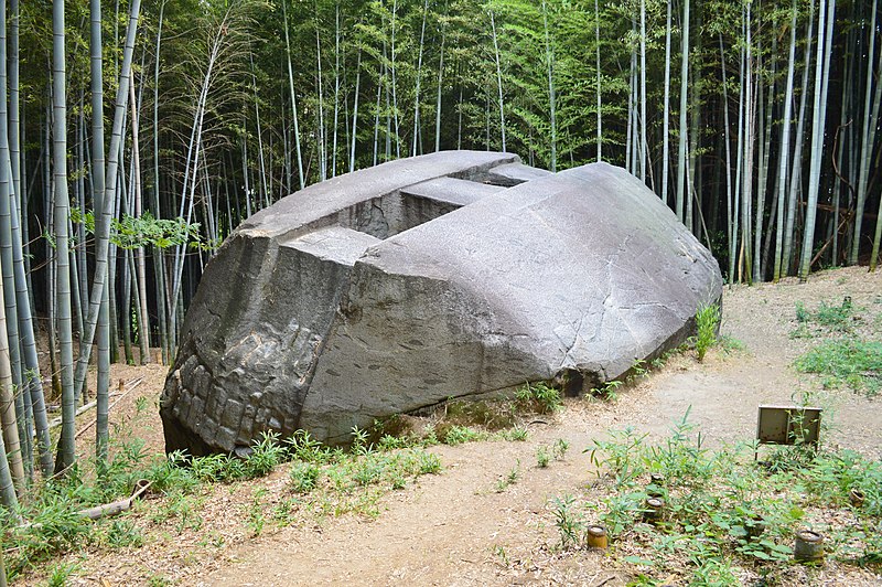 Загадочный артефакт "каменный корабль Масуда" в Японии. Фото © Wikipedia