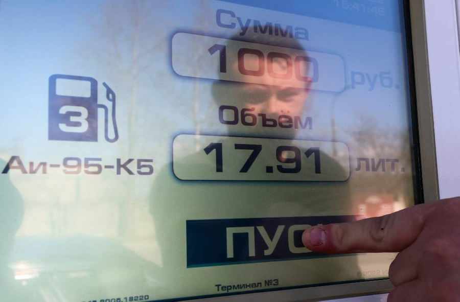 После майских праздников оптовые цены на бензин бьют рекорды. Фото © ТАСС / Мальгавко Сергей