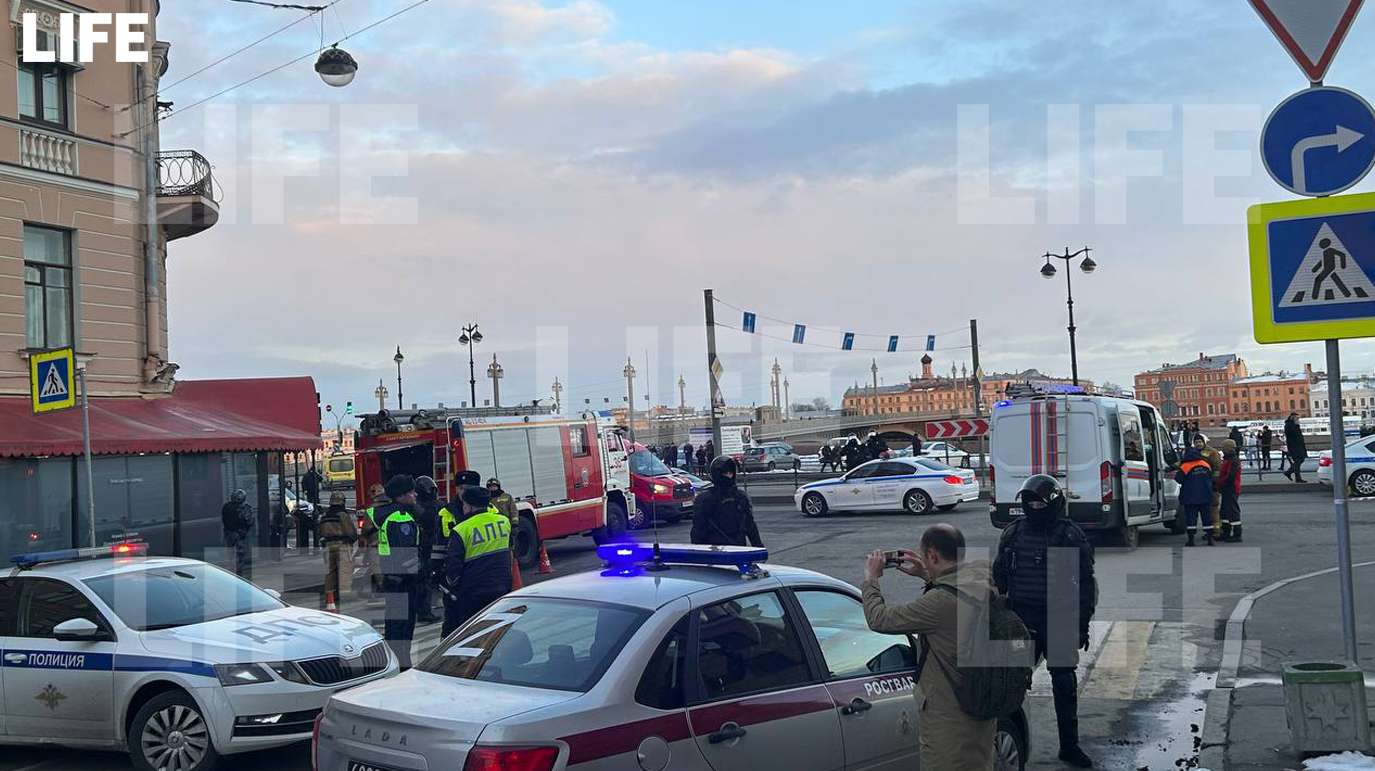 Число пострадавших в результате взрыва в кафе в Санкт-Петербурге возросло до 25

