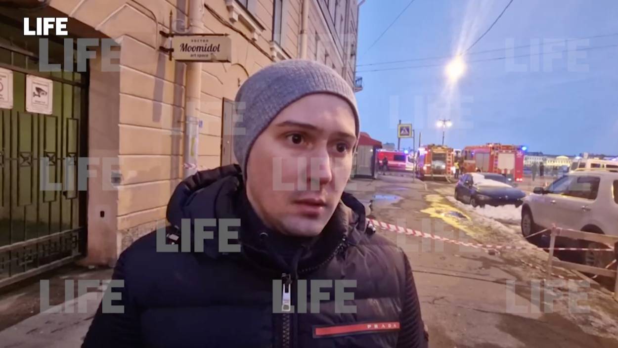 Очевидец взрыва в кафе в Петербурге: Где-то час сидели, всё было спокойно