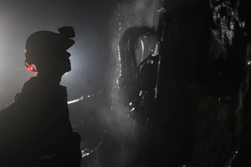 В Ростовской области около 230 человек эвакуируют из забоя шахты из-за задымления