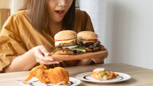 Диетолог назвала 8 продуктов, приводящих к ожирению, и рассказала, чем их заменить