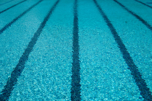 Ребёнок утонул во время первого занятия по плаванию в бассейне в московской спортшколе