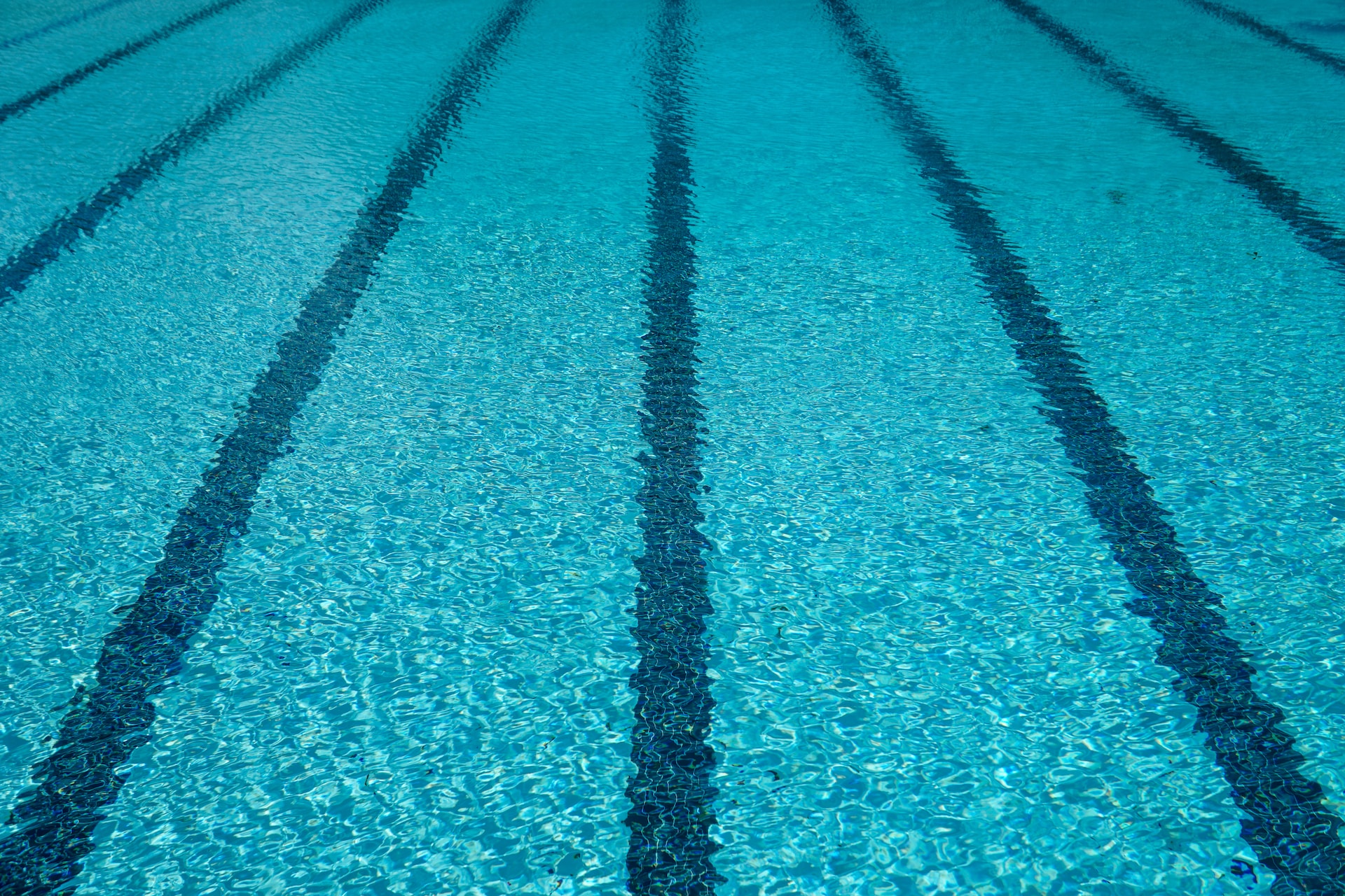 Ребёнок утонул во время первого занятия по плаванию в бассейне в московской спортшколе