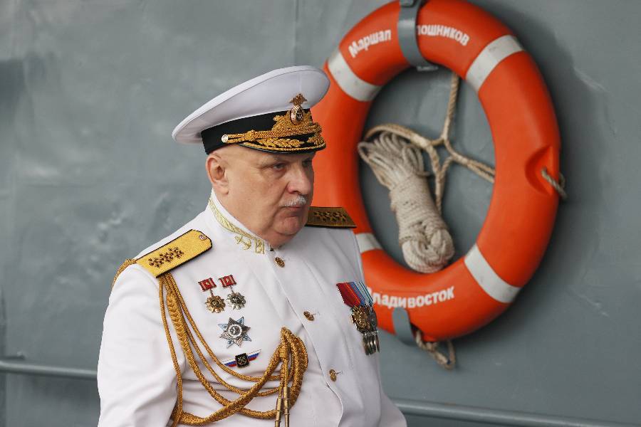 Трутнев заявил об отставке адмирала Авакянца с поста командующего ТОФ