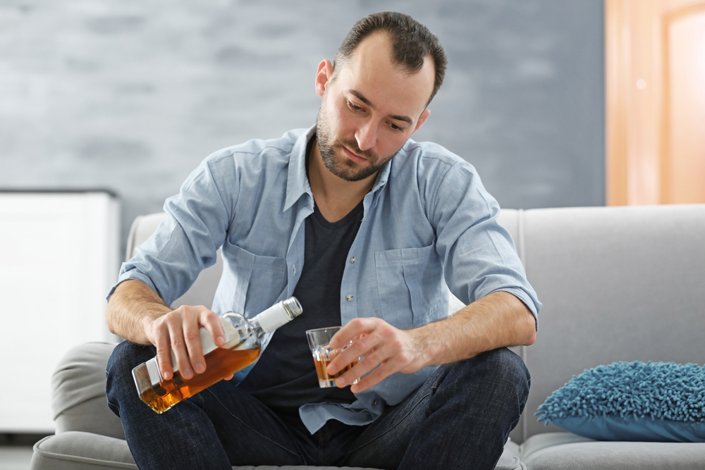 Почему спиваются мужчины: 5 причин мужского алкоголизма. Фото © Shutterstock