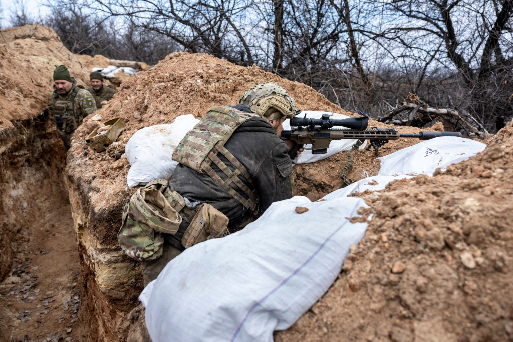 Украинский снайпер подстрелил рыбака на Днепре в Херсонской области