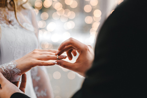 Мужчины напряглись: Каждая вторая россиянка мечтает выйти замуж через полгода отношений, показал опрос