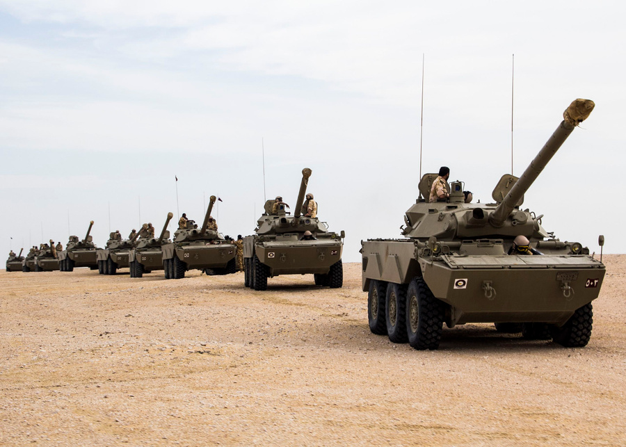 Катарские AMX-10RC в пустыне. Обложка © Wikipedia