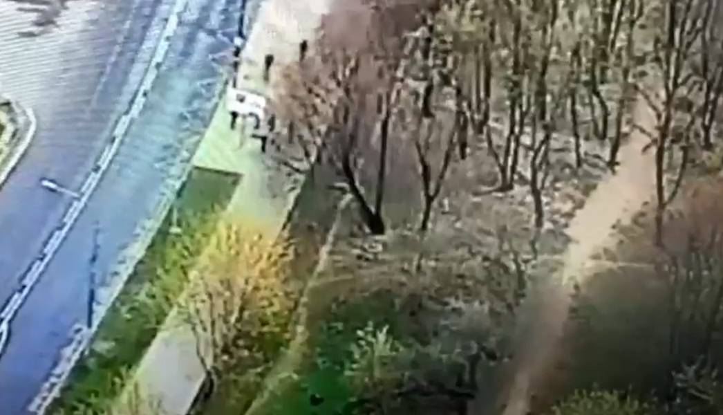 В Москве сбитую самокатчиком девочку увезли в больницу в тяжёлом состоянии