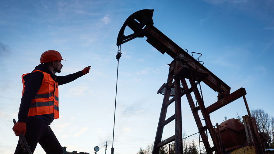 Расширяется список стран, закупающих российскую нефть. Обложка © Shutterstock