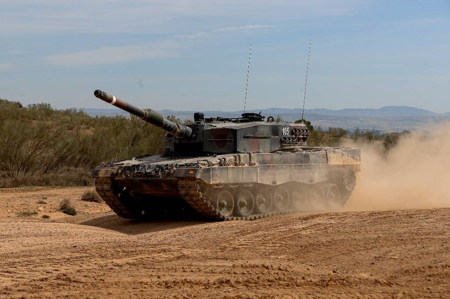 Танк Leopard 2. Фото © ТАСС / EPA / Javier Cebollada