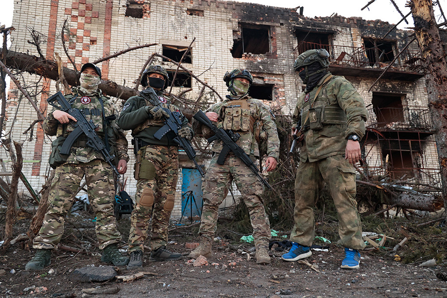 Новости СВО и ситуации вокруг Украины сегодня. Бойцы ЧВК "Вагнер" в Артёмовске. Обложка © ТАСС / Валентин Спринчак