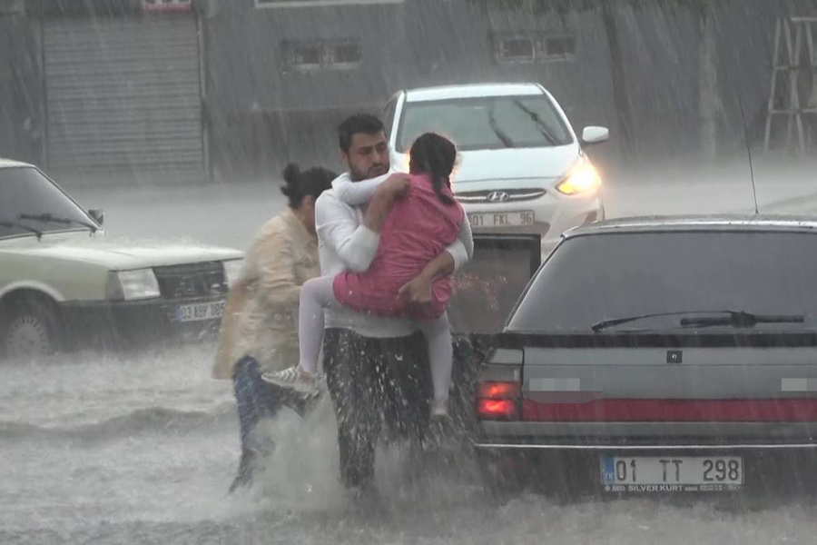 Наводнение в городе Адана (Турция). Обложка © Ihlas Haber Ajansi