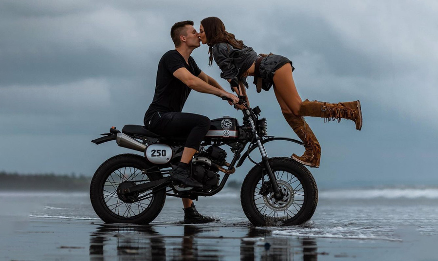 Валерия (Лерчек) и Артём Чекалины. Обложка © VK / Валерия Чекалина