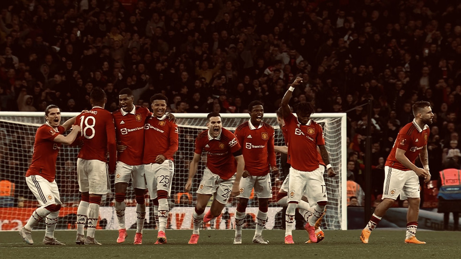 Игроки "Манчестер Юнайтед" радуются выходу в финал Кубка Англии. Обложка © Twitter / Manchester United
