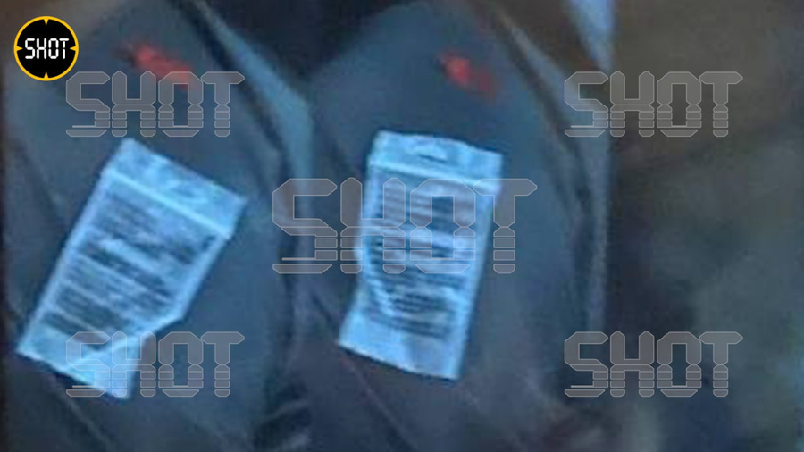 Эти пакетики с неким порошком полицейские нашли в туалете. Фото © T.me / SHOT