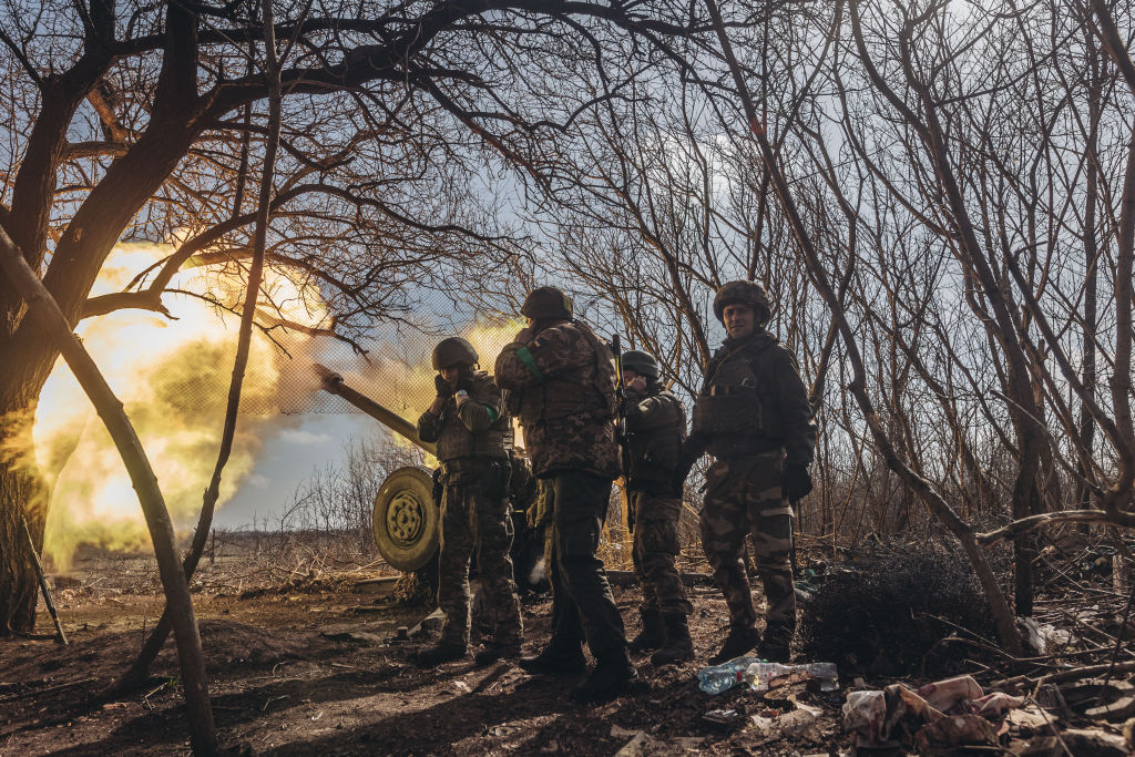 Украинские военные на передовой в Бахмуте. Фото © Getty Images / Diego Herrera Carcedo / Anadolu Agency