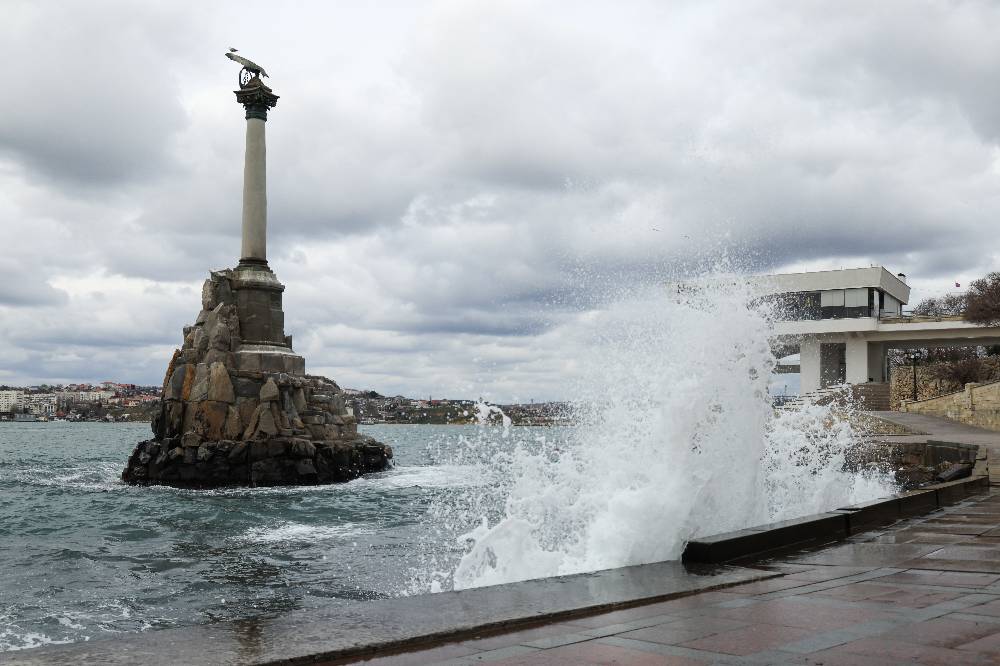 Атаковавшие Севастополь морские дроны ВСУ были уничтожены на внешнем рейде