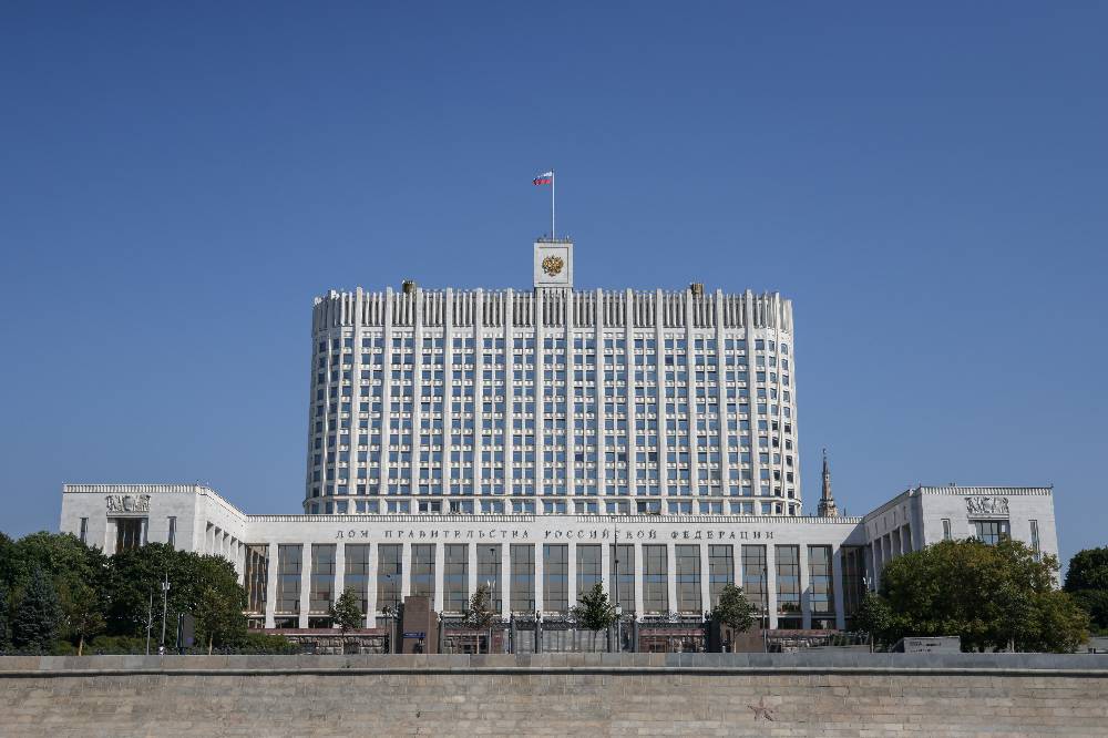 Правительство внесло в ГД законопроект о повышении налогов для уехавших россиян