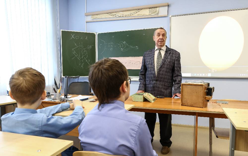Мишустин: Учителям года России будут выплачивать по одному миллиону рублей