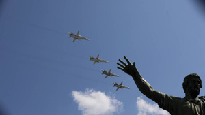В Кремле пока не готовы сообщить, состоится ли авиационная часть Парада Победы