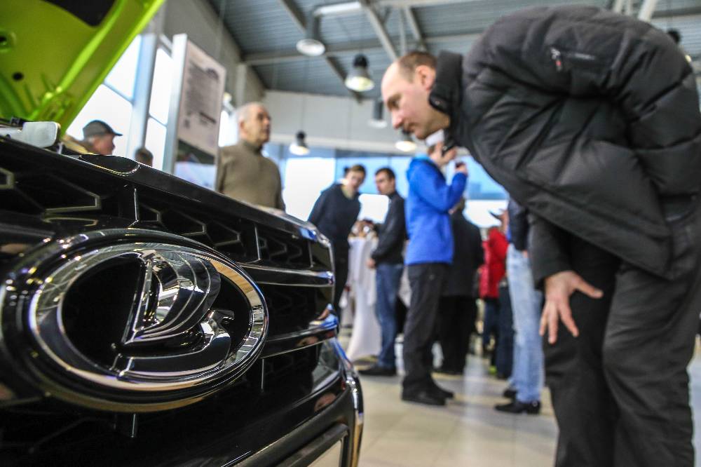 Автомобили Lada с 1 мая подорожают на 2%