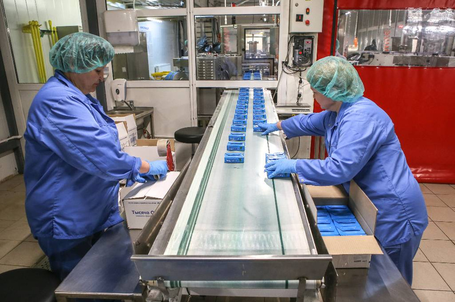 Завод по производству сыра и сливочного масла. Фото © ТАСС / Сергей Коньков