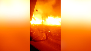 "Педаль в пол": Жуткий пожар в уральском посёлке Сосьва сняли на видео
