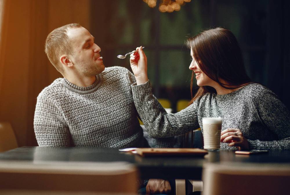5 нестандартных, но работающих способов, как привлечь внимание мужчины