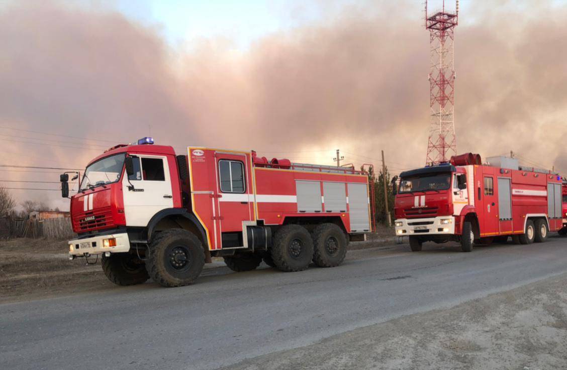 Масштабный пожар в уральском посёлке привёл к гибели человека