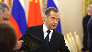 Медведев: Мир болен и, возможно, находится на пороге новой войны