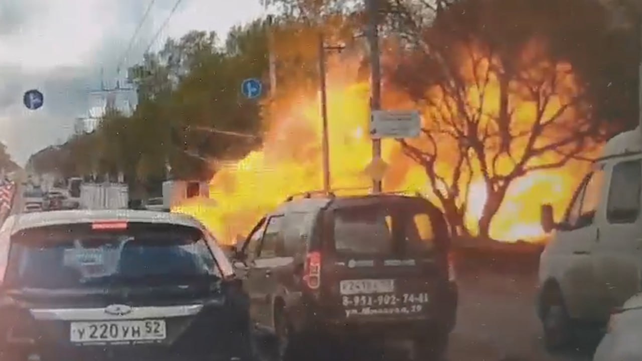 Момент мощного взрыва "Газели" в Нижнем Новгороде попал на видео
