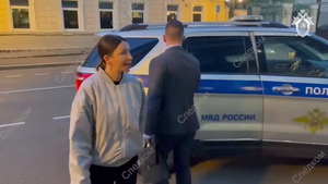 Без наручников и не на Maybach: Появилось видео доставки Блиновской на допрос в Москву
