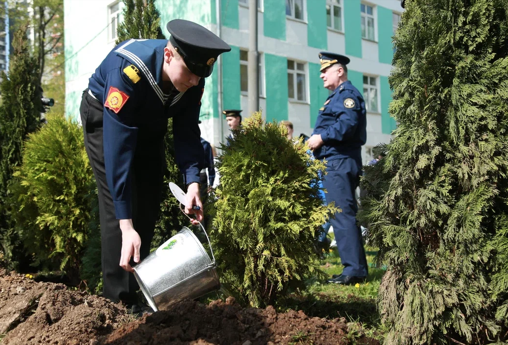 Сад памяти высадили в Навигацкой школе Первого московского кадетского корпуса