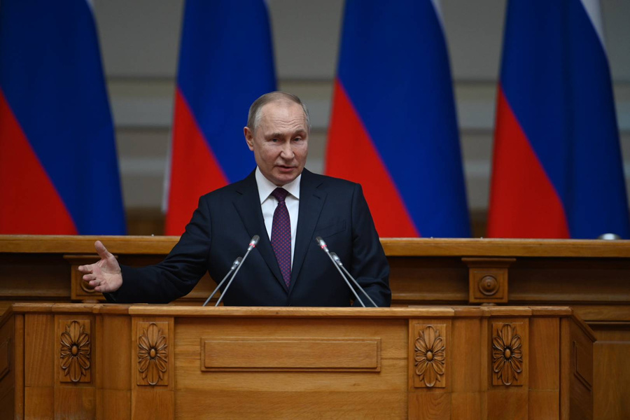 Президент России Владимир Путин на Совете законодателей. Обложка © LIFE / Павел Баранов