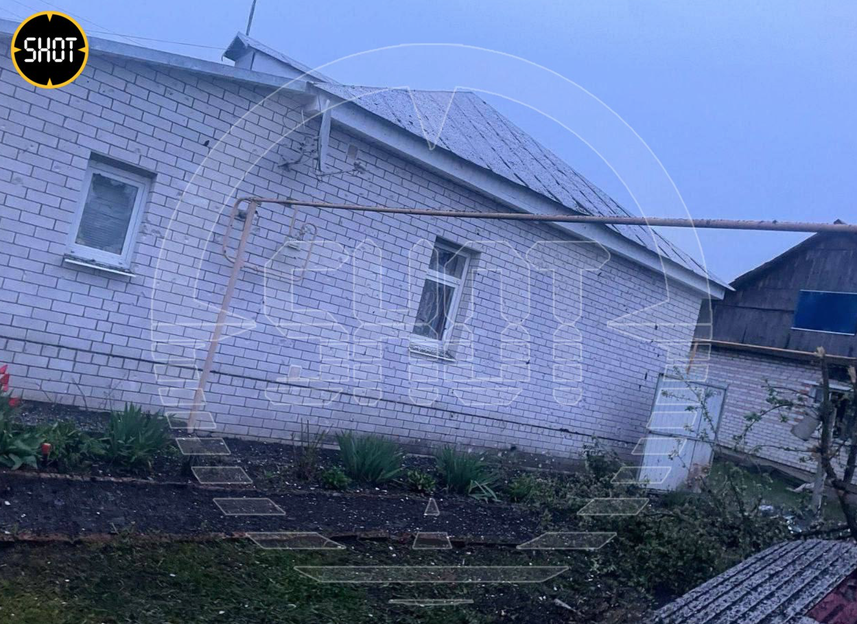 Разрушения во дворах частных домов в Суземке, пострадавших нет. Фото © SHOT 