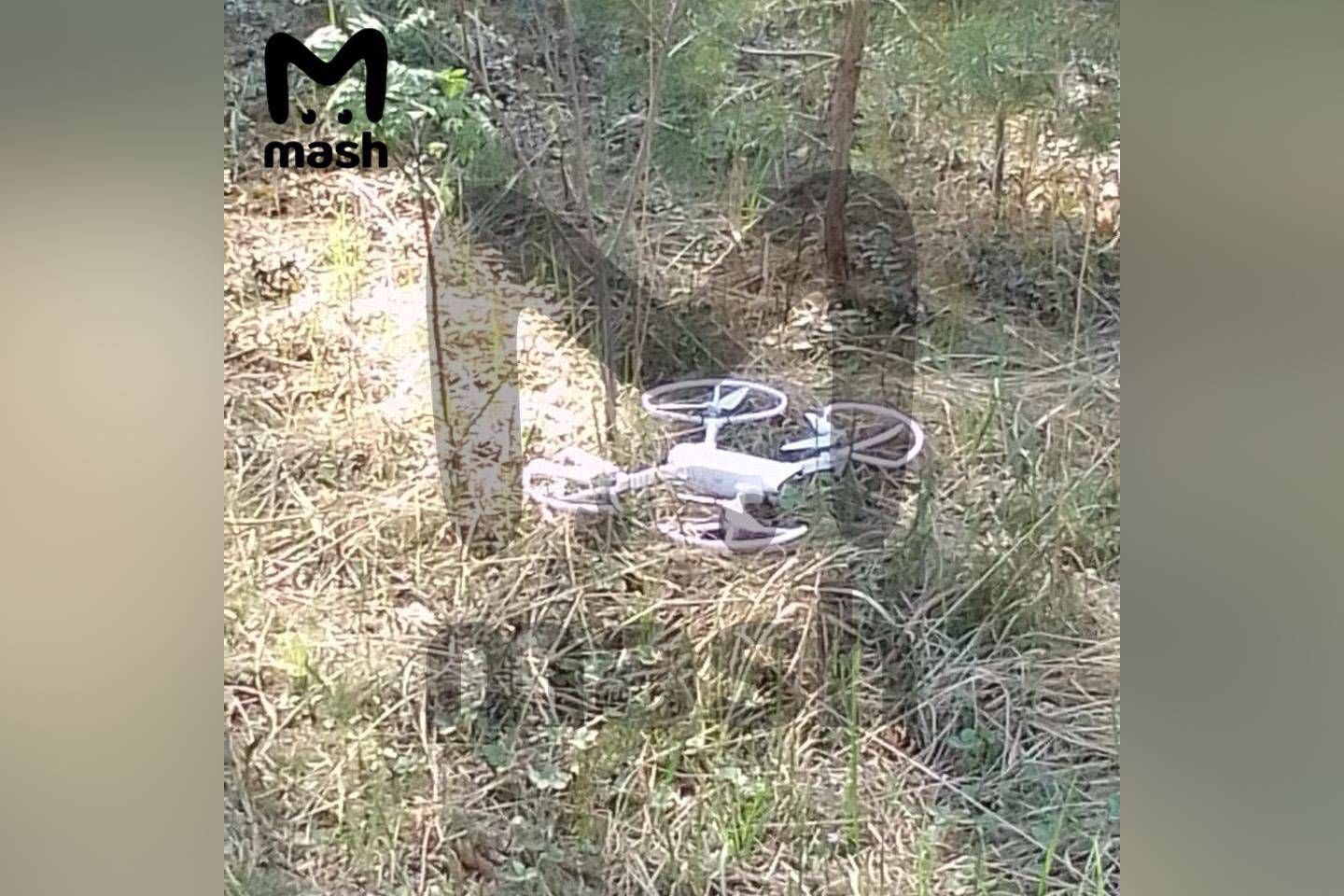 Беспилотник с камерой нашли у маяка аэронавигационной системы в Брянской области