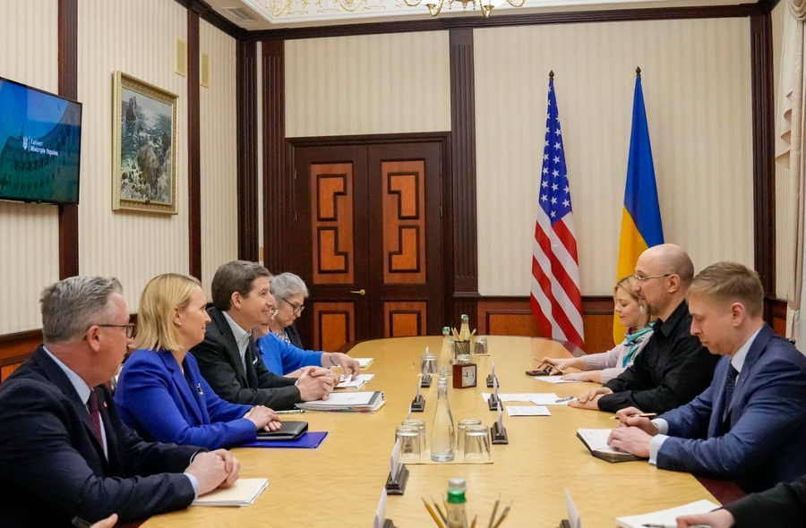 Делегация США в Киеве. Обложка © Twitter / Бриджит Бринк