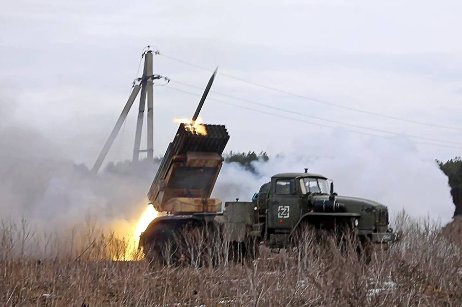 Российская военная техника. Обложка © Минобороны РФ