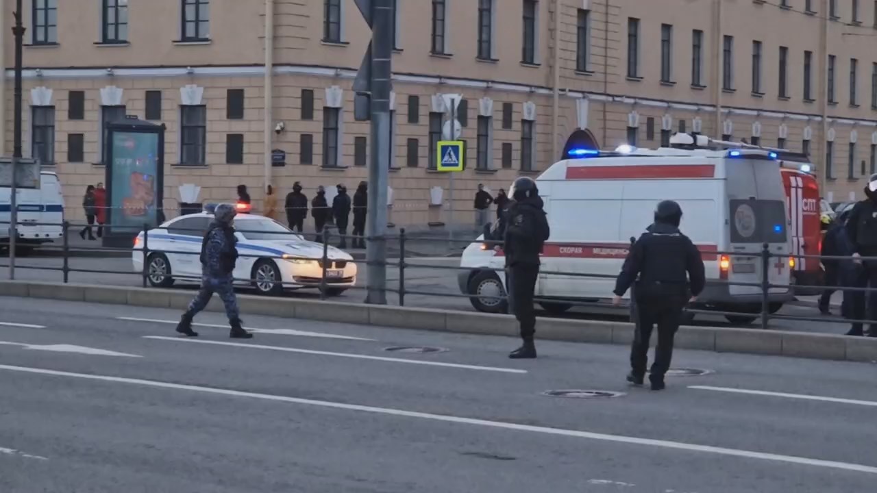 Минздрав: Число пострадавших при взрыве в Петербурге выросло до 32