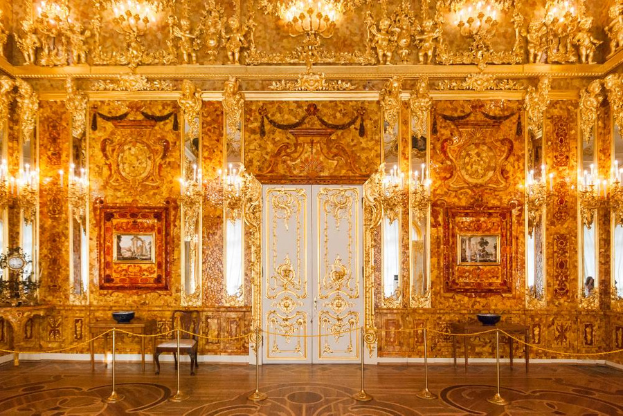 Янтарная комната Екатерининского дворца. Фото © ТАСС / Мария Колосова