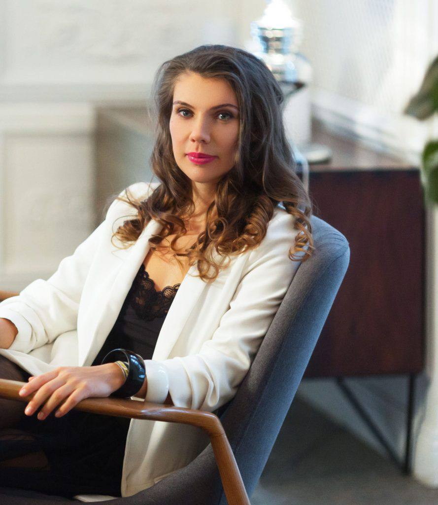 <p>Даря хорошую книгу, мы развиваем образное мышление и осуществляем внедрение ориентиров</p>