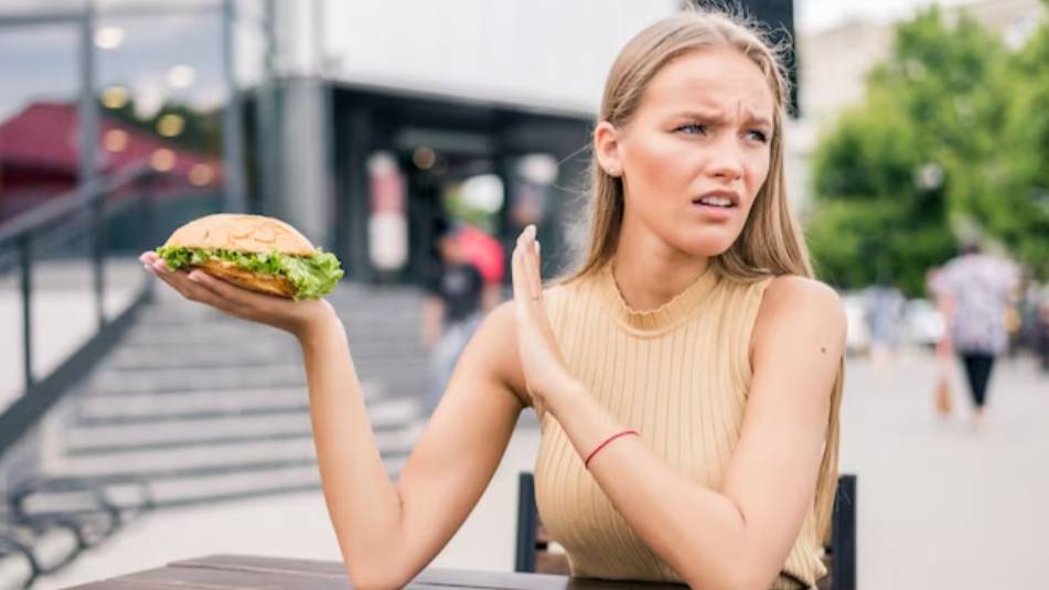Исследование: Россияне стали реже покупать фастфуд и чаще питаться в ресторанах